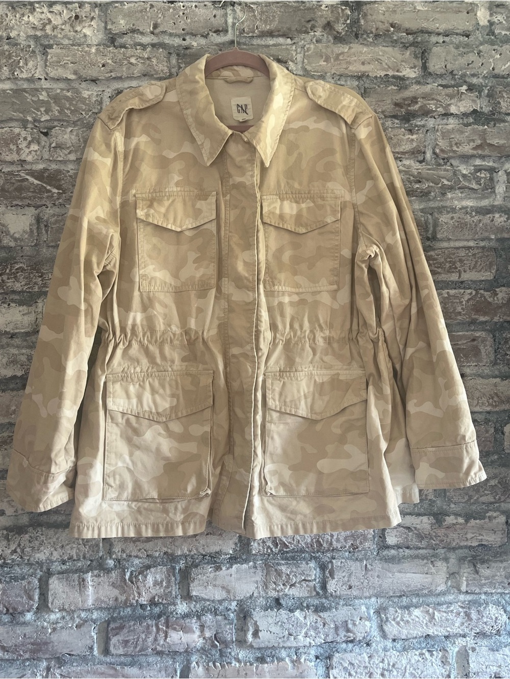 GAP Tan Desert Camo Military Field Jacket, Cinched waist drawstring, lg pockets